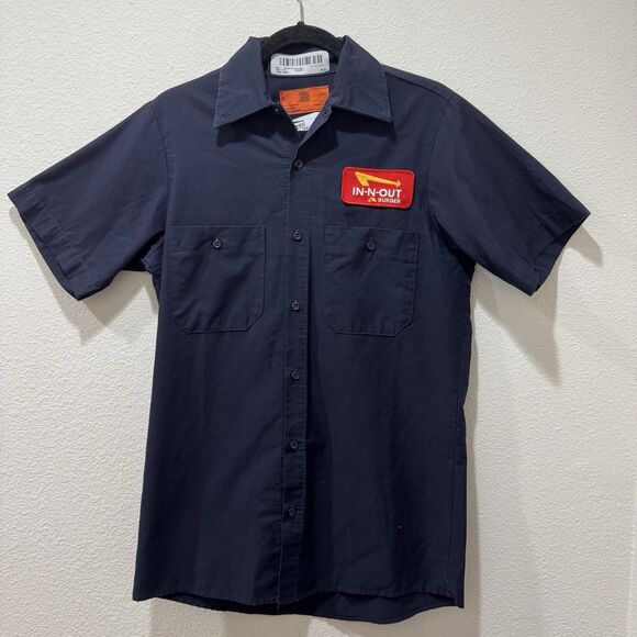In-N-Out Burger Uniform Shirt Mens Sz S Navy Blue Button Up Red Patch Reed NEW - Picture 1 of 6